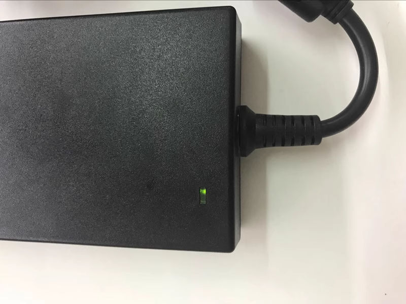 デルタ ADP-180MB K 19.5V 9.23A AC - Laptop Charger のレビューと価格